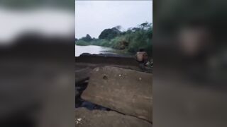 Đưa gái ra biển cho lũ bạn địt some làm bồn trứa tinh dâm đãng