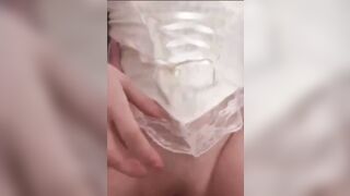 Bạn thân cứ buồn là lại gạ địt nhau