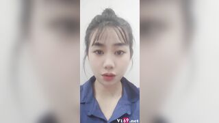 Kim Thi cởi đồ vay tiền