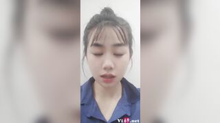 Kim Thi cởi đồ vay tiền