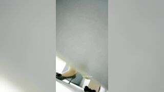 Quay lém chị gái xinh công ty đi đái