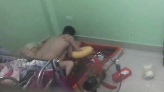 Quay lén thằng bạn thân hay dân gái về phòng địt ,địt cứ bành bạch dâm đãng