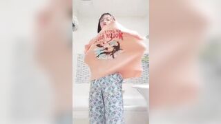 Mấy em sinh toàn có sở thích quái dị à