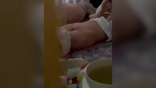 Quay lén con em họ loli tập thủ dâm lồn không lông