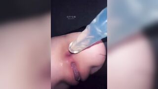 Lấy cặc giả thọc vào lỗ đít con bạn thân mông to lồn non siêu dâm
