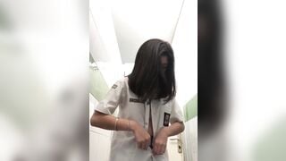 Trốn vào nhà vệ sinh call sex với người yêu cho nó ở nhà sục cặc