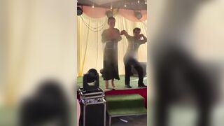 Chuyển giới mấy em gái xinh khoe vú to lồn ngon ở đám cưới để lấy tiền