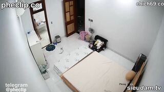 MBBG cô đơn ở nhà ko thích mặc quần áo gì