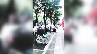 Dẫn cô giáo khỏa thân đi ngoài đường