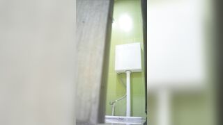 Quay lén nhà vệ sinh nữ công viên phú lâm TPHCM