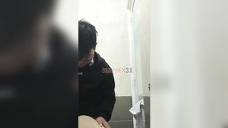 Clip Hot Mai Xuân 2k5 Trốn Vào Toilet Trường Địt Nhau