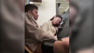 Gạ con bạn thân sục cu sóc lọ giúp trong thư viện dâm vkl