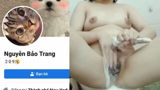 Clip Hot Nguyễn Bảo Trang 2ka9 Móc Bím Trong Toilet