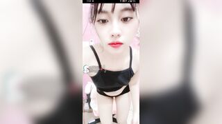 Bé Loli nhảy khiêu dâm kiếm quà trên live