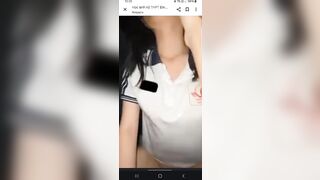 Vào khách sạn cùng em học sinh