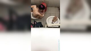 Em thay đồ rửa bím