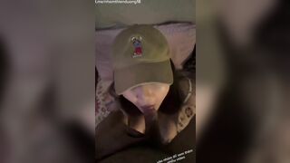 "Sao anh nói vô khách sạn chỉ ngủ thôi?"