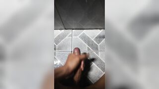Cô đơn với bàn tay :'))