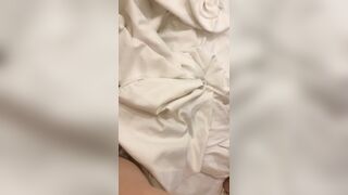 Xuất tinh lên lưng em người yêu