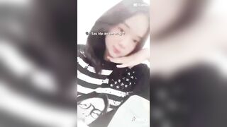 sau lớp áo em có gì