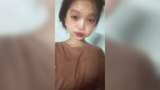 Dụ bé cạo lông tơ, bé để cho cạo