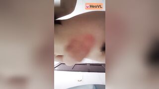 E Nữ Sinh HUTECH Djt Nhau Mà vẫn Nứng lồn, Nên Vào Wc thủ dâm