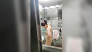 Quay Lén Nhìn Em Tắm Tự Nhiên Tháy Nứng Quá Phần 21
