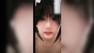 Gọi điện thủ dâm cùng em học sinh vú to lồn ngon há mồm cho các anh bắn tinh vào