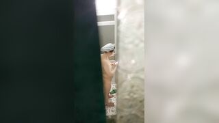 Quay lén chị gái dâm đãng tắm 2 2