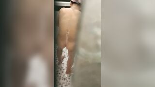 Quay lén chị gái dâm đãng tắm 3