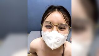 Em rau mình dây đeo kính cận dâm đãng vừa đẻ đã phải kiếm tiền nuôi con