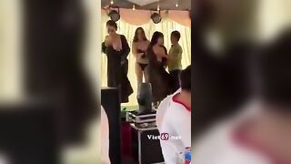 Shokc, Đám Cưới Miền Tây, Méng Cởi đồ Khoả thân cho móc lồn