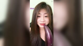 Ngọc Nhi 2k thủ dâm cùng trái cà tím to bự 🍆