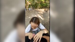 Ra ngoài chơi bú cặc bạn trai thích public vừa sợ vừa sướng kích thích