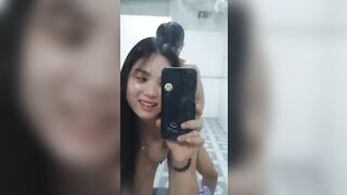 Hàng ngày em đi học về áo còn chưa kịp cởi mà nhìn em nứng quá chịch luôn