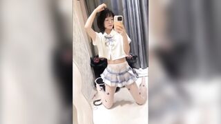 Em loli mình dây đeo kính cận nứng lồn thèm con cặc của các a