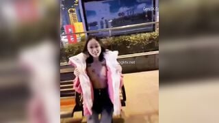 Gái Xinh Sơ Hở Là Vạch Lồn Nơi Công Cộng 2