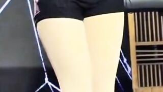 Tui đây thích ngắm đùi