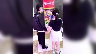 Dẫn người yêu vào WC trung tâm thương mại chịch