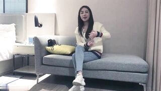 Em gái ngây thơ bị lão bản lừa địt quay video mà không biết lại còn bú cu rất nhiệt