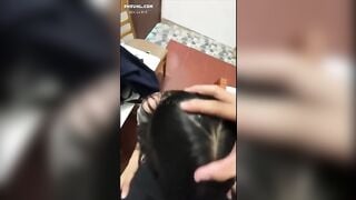 Mẹ vừa đi bắt con em gái bú tràn họng rồi xuất trong miệng khiến em sặc