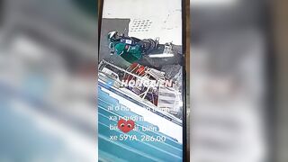 Anh Grap Ăn trộm quần slips của chị em giữa ban ngày