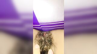Em gái hai con với cái lồn đầy lông