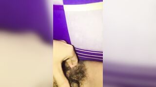 Em gái hai con với cái lồn đầy lông