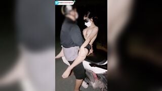 Em gái đi chơi về khuya ở đoạn đường vắng bị 2 thanh niên đè ra địt toét lồn 2