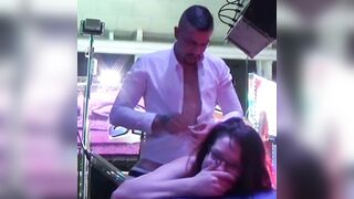 Thác loạn trong concert âm nhạc ở trời Tây