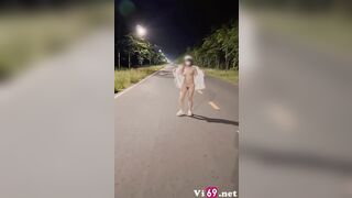 Em nghiện phô dâm cởi đồ khỏa thân chở anh đi dạo buổi tối 3