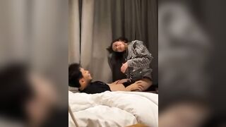 Anh đâm sâu thế rách bướm em mất