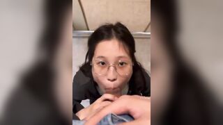 Em học sinh cấp3 đeo kính cận thích bị bạo dâm bú con cặc dâm đãng kích thích