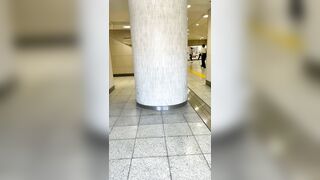 Gái xinh đam mê khoe hàng public trên tàu điện ngầm